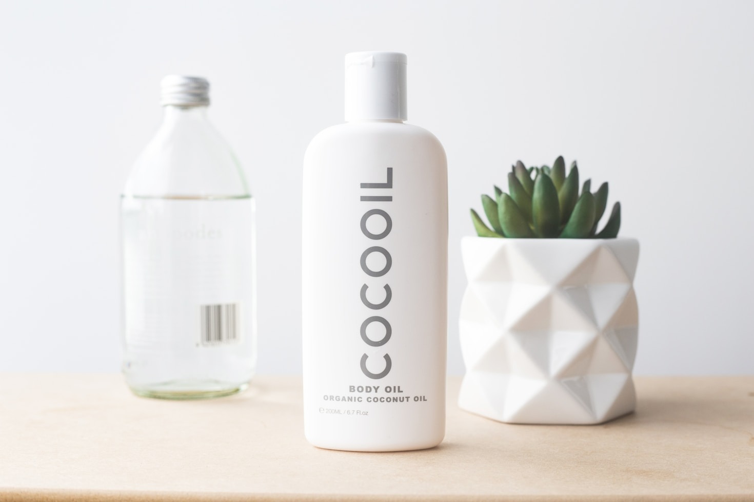 Selos e certificações de cosméticos cruelty-free e veganos lado a lado para comparação e identificação de produtos éticos