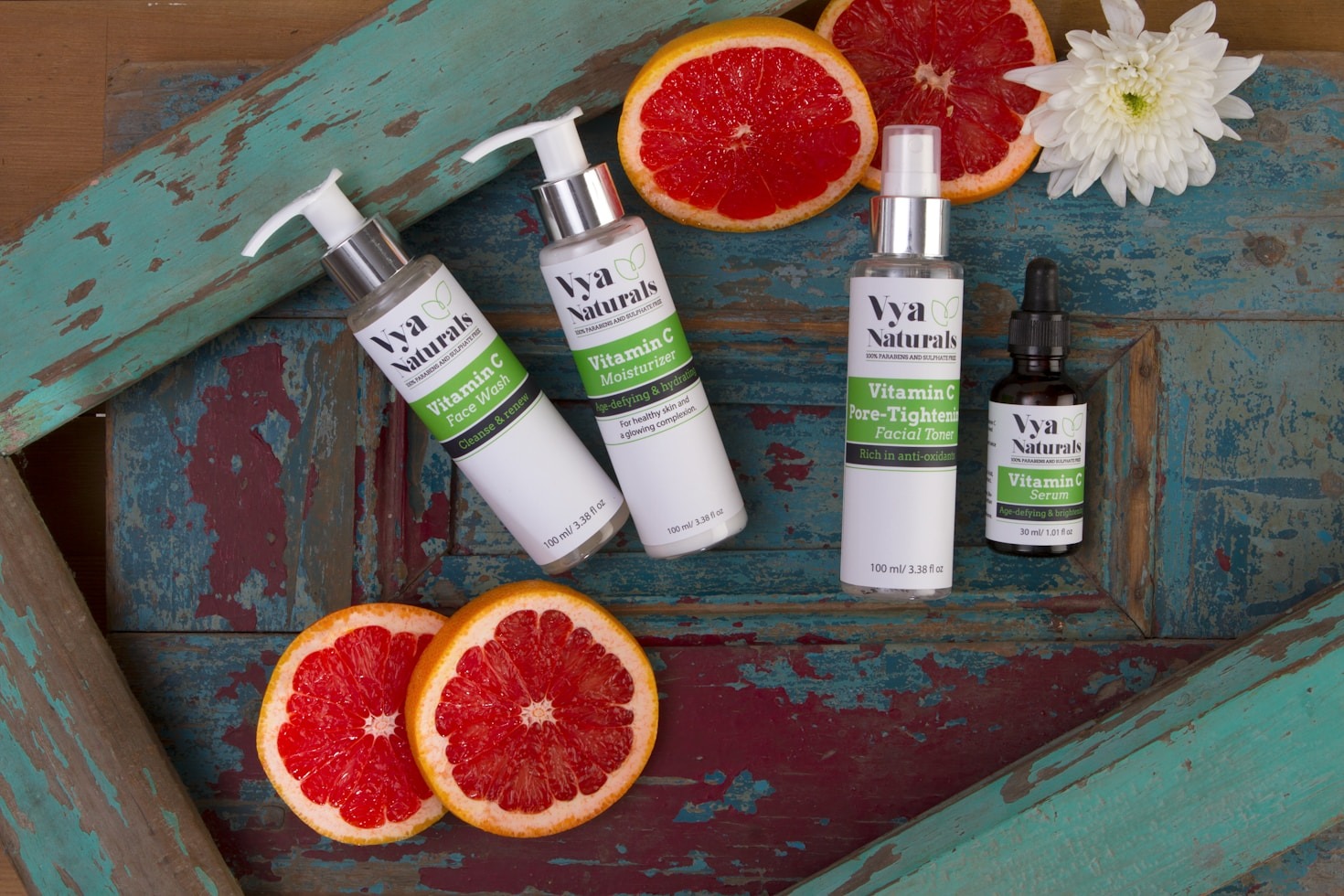 Embalagens de cosméticos veganos sustentáveis recicláveis e biodegradáveis simbolizando consumo consciente de beleza