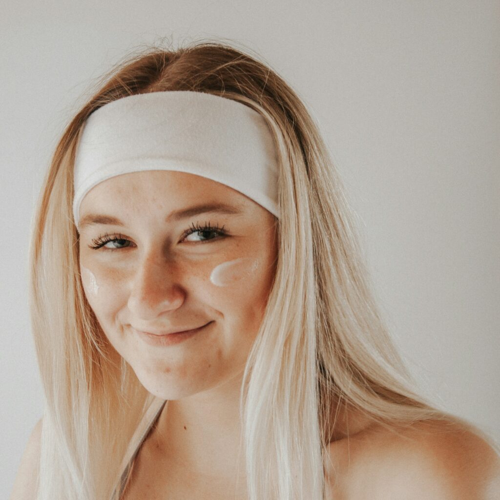 Mariana Silva, leitora da Glowvy Beauty que transformou sua rotina com skincare vegano em São Paulo